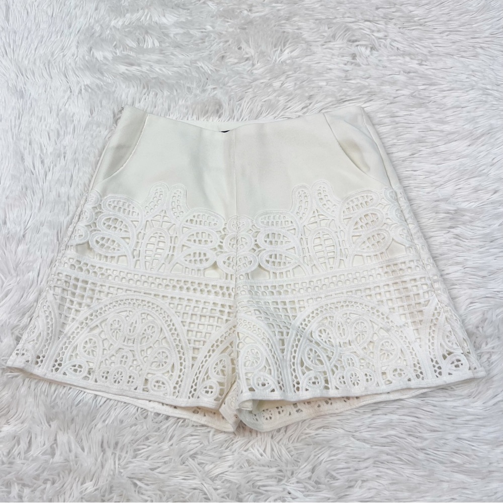 Few Moda‎ high rise lace shorts in white side zipper closure
